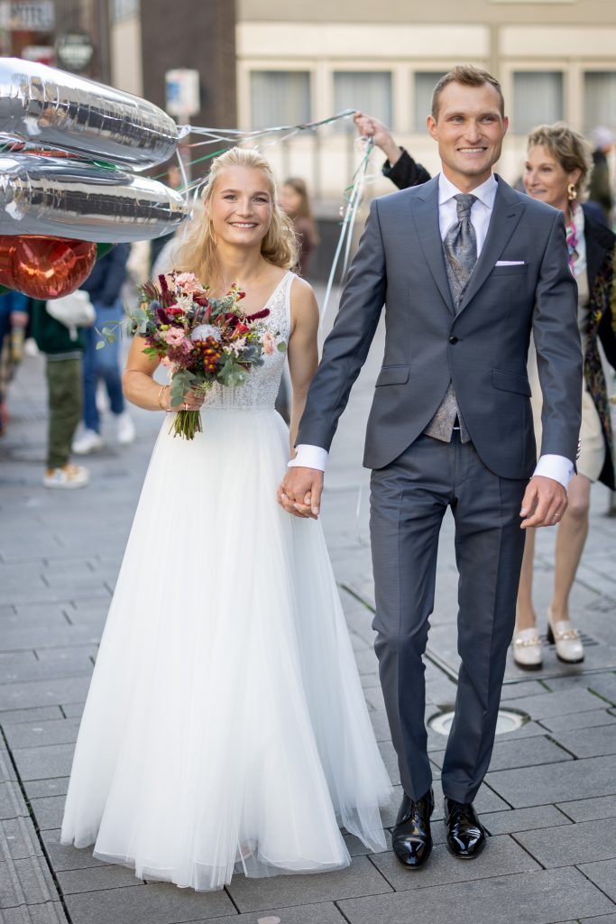Läutende Hochzeitsglocken für Pia Münker und Ben Leuwer
