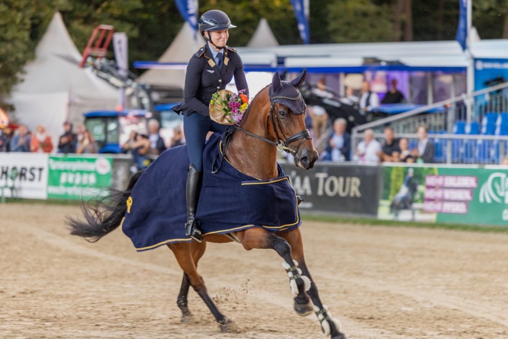 Goldenes Reitabzeichen für Antonia Baumgart